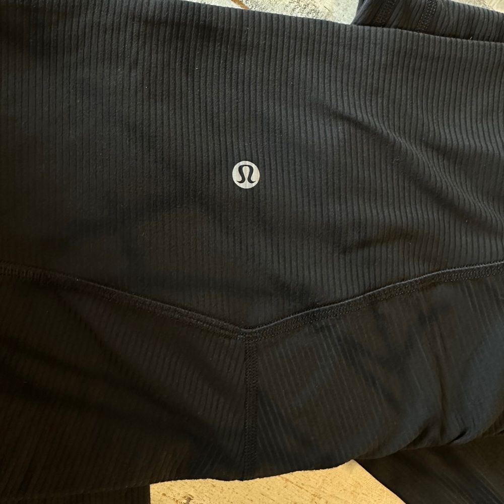 Lululemon Black Flared align ribbed Yoga Pants leggings size 4 28" inseam - Picture 6 of 6